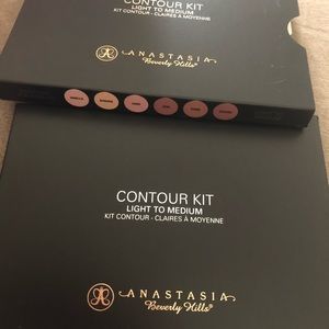 Anastasia Beverly Hills Contour Light To Medium
